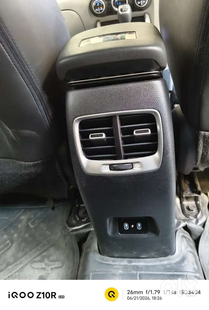 Hyundai Venue 2022 Petrol 23000 Km Driven, Imt, Sunroof