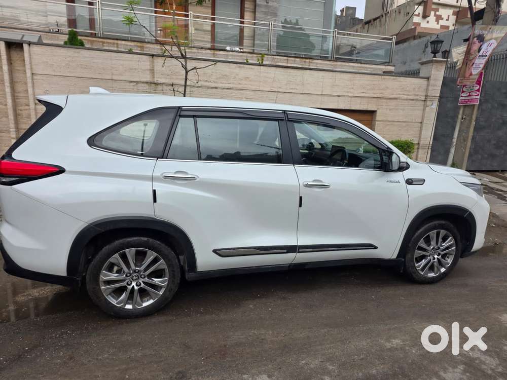 Toyota Innova Hycross 2.0 Zx Hybrid 7 Str, 2024, Cng & Hybrids