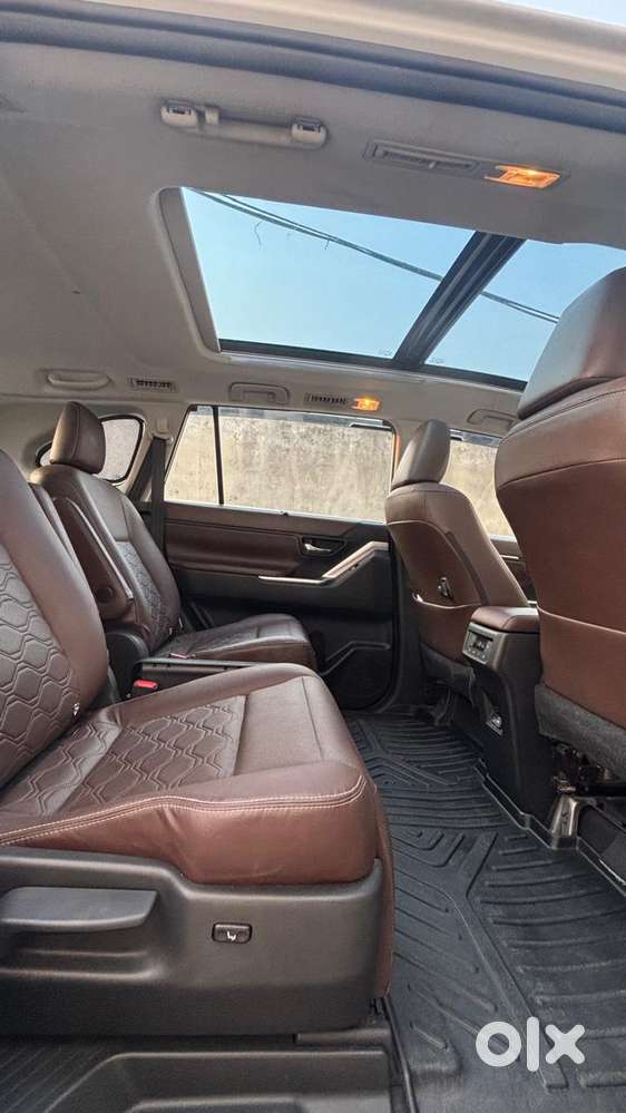 Toyota Innova Hycross, 2025, Petrol
