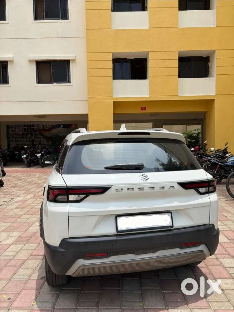 Maruti Suzuki Brezza 2025 Cng & Hybrids 30000 Km Driven