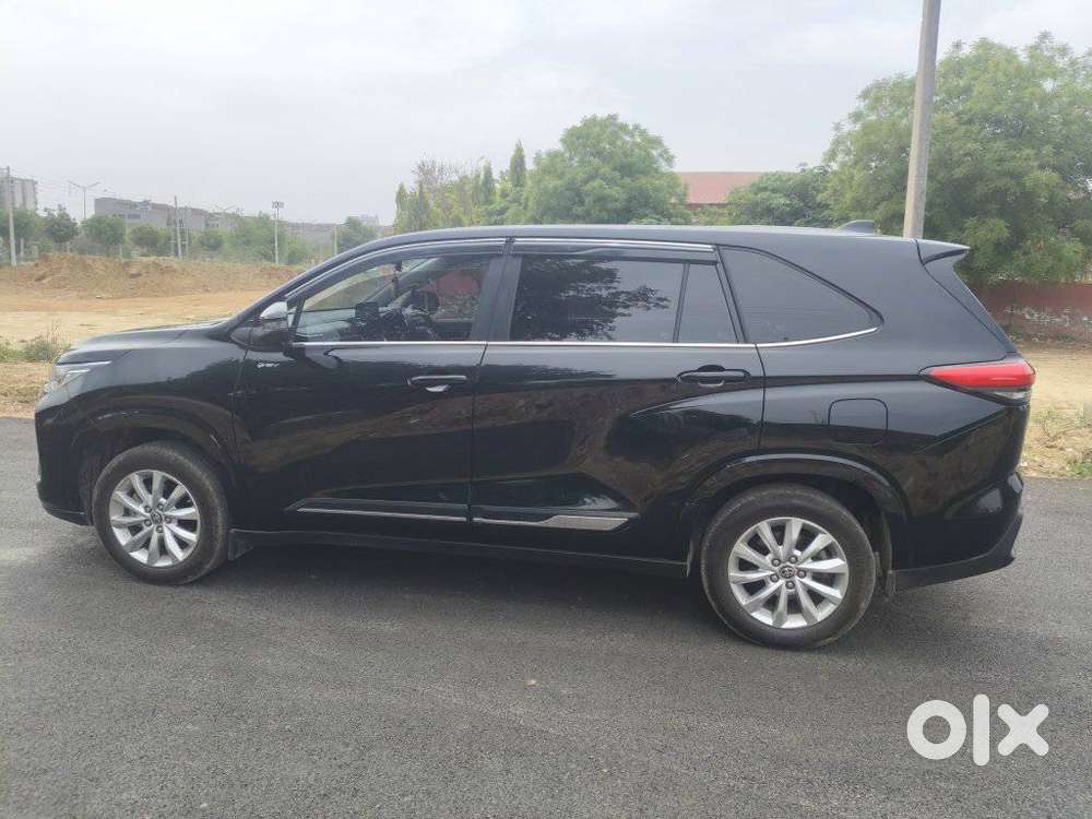Toyota Innova Hycross 2.0 Vx (o) Hybrid 7 Str, 2025, Petrol
