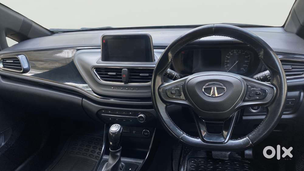 Tata Altroz 1.2 Xza Plus Dark Edition Dct, 2022, Petrol
