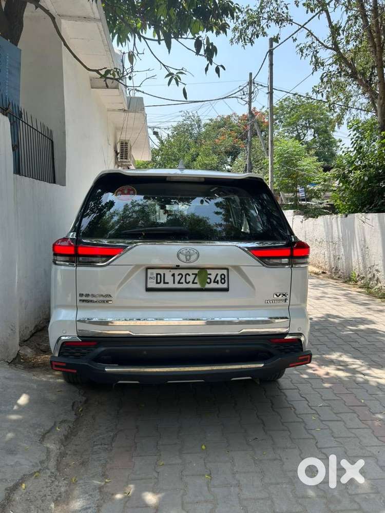 Toyota Innova Hycross 2025