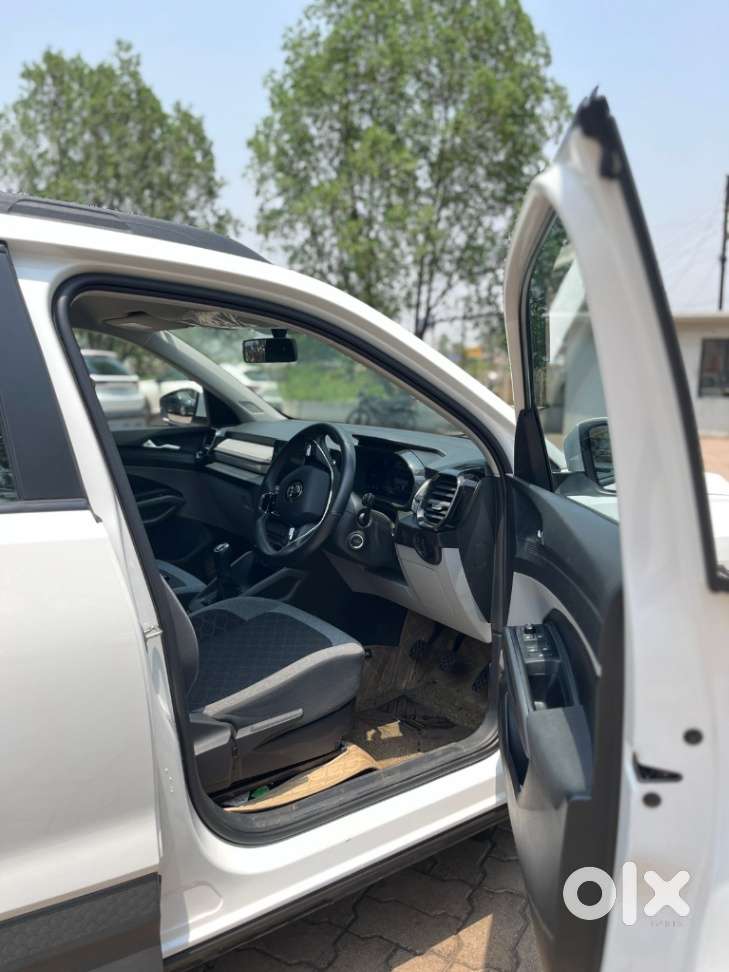 Skoda Kylaq Signature, 2025, Petrol