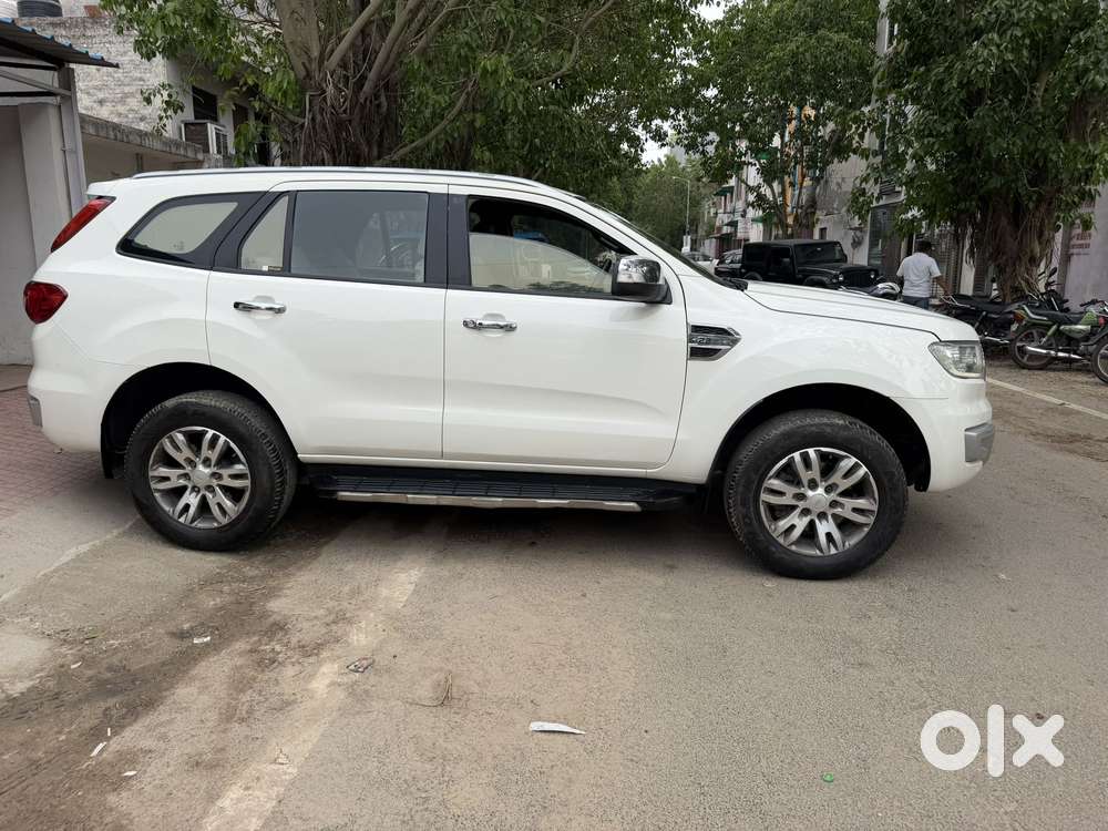 Ford Endeavour 2.2 Trend At 4x2, 2016, Diesel