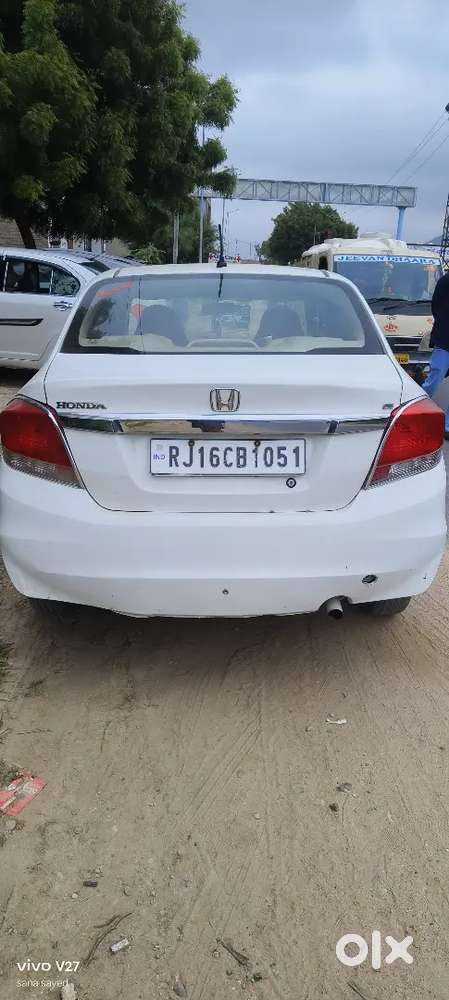 Honda Amaze 1.5 E 2013 Diesel . Only 2.70 Lac