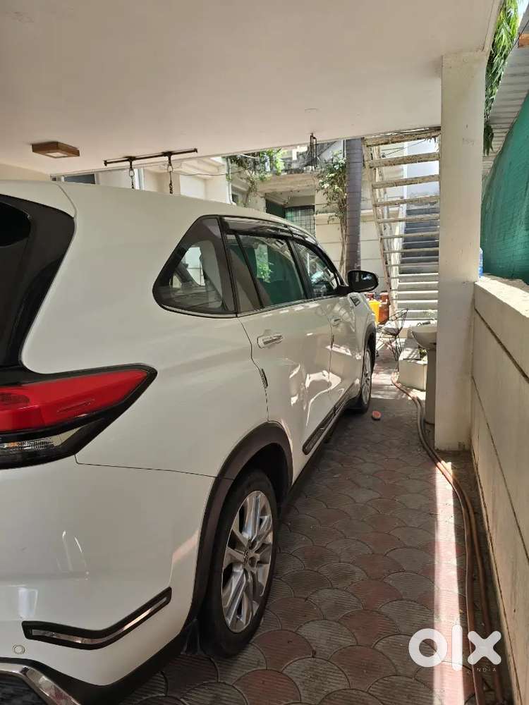 Toyota Innova Hycross 2023 Petrol Good Condition