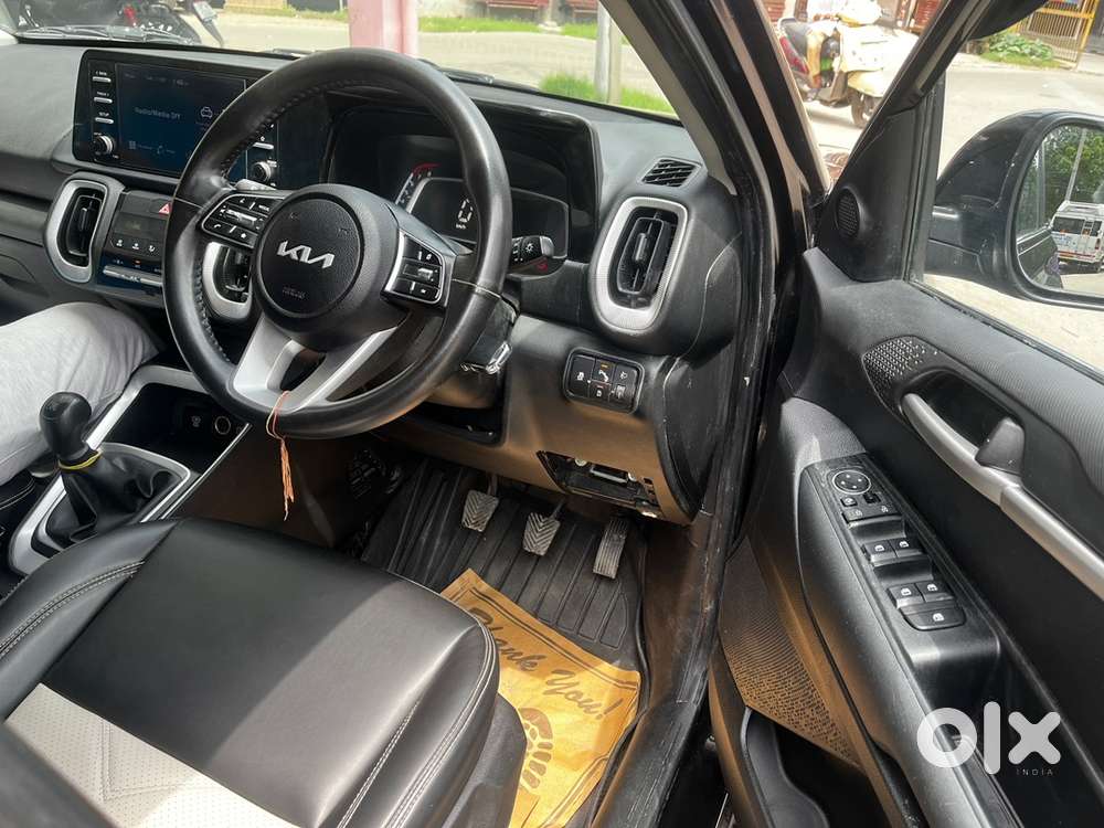 Kia Sonet Htk Optional With Sunroof