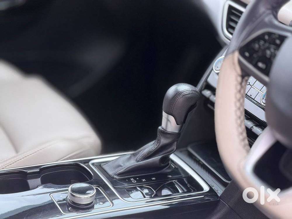 Mahindra Xuv700 2.2 Ax 7 Diesel At Luxury Pack Str Awd, 2022, Diesel