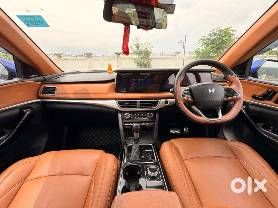 Mahindra Xuv700 2.0 Ax 7 Petrol At Luxury Pack Str, 2022, Petrol