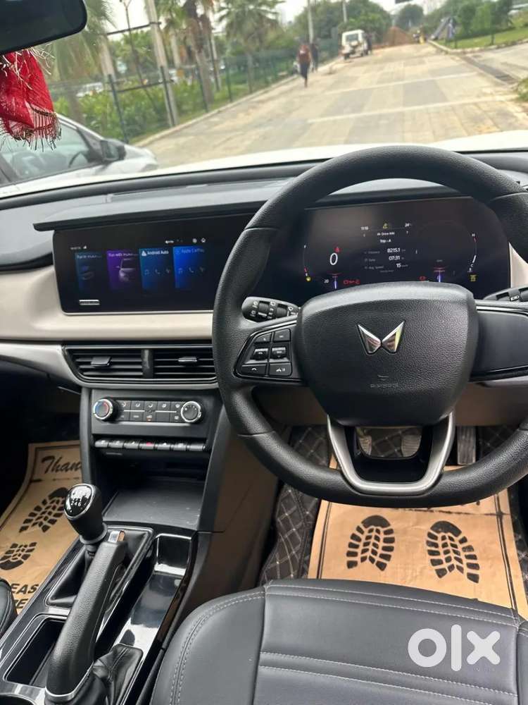 Mahindra Xuv700 Ax 3 Petrol Mt 5 Str (e), 2022, Petrol