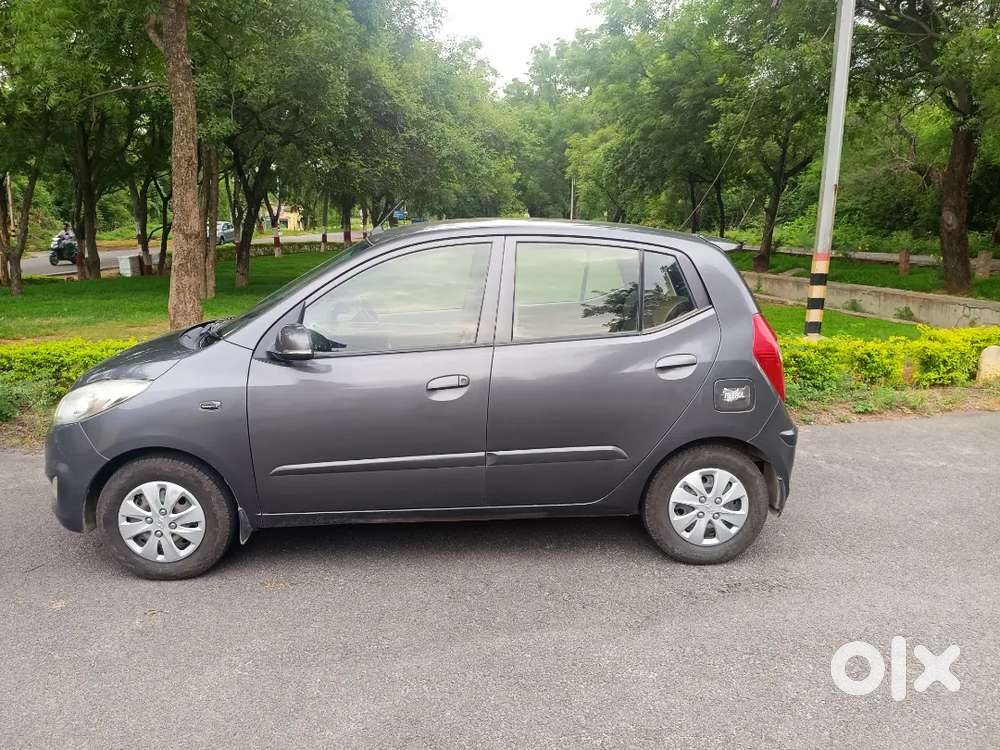 Hyundai I10
Sportz: Petrol Manual (2011)-only 44,000 Km