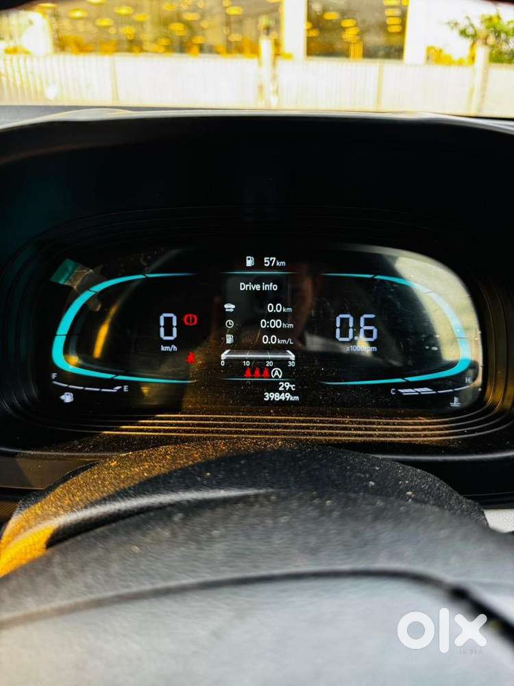 Hyundai Venue 2024 Petrol Well Maintained