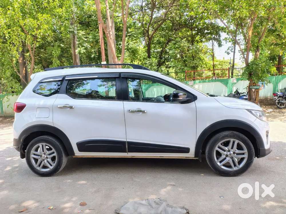 Renult Triber Top Model Well Maintain Car