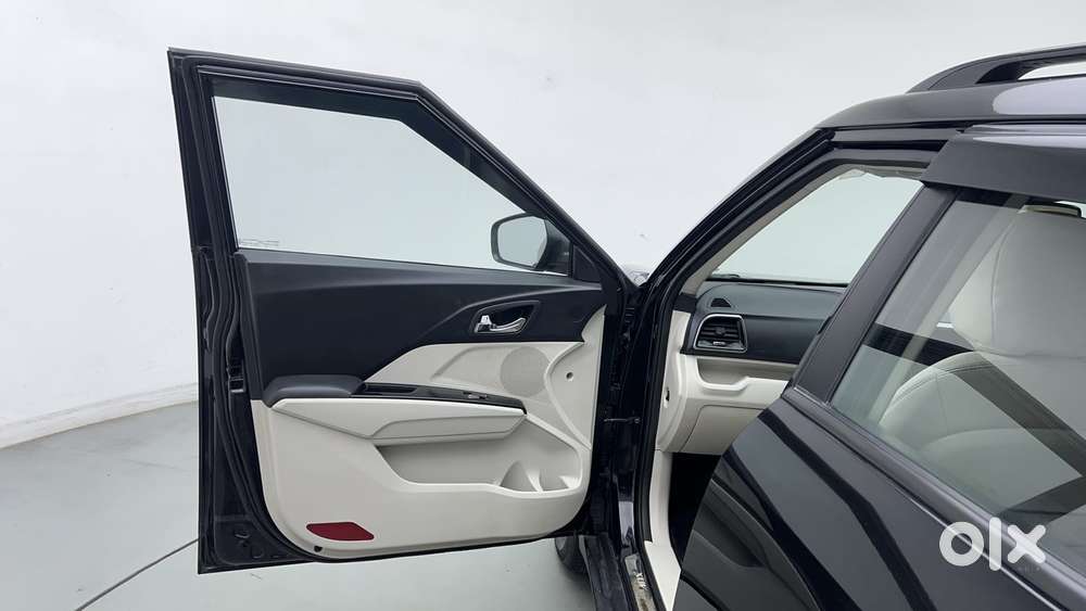 Mahindra Xuv300 W8 Option Diesel, 2023, Diesel