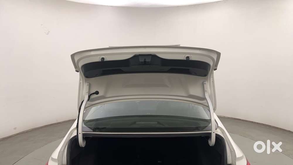 Skoda Slavia Style 1.0l Tsi At, 2023, Petrol