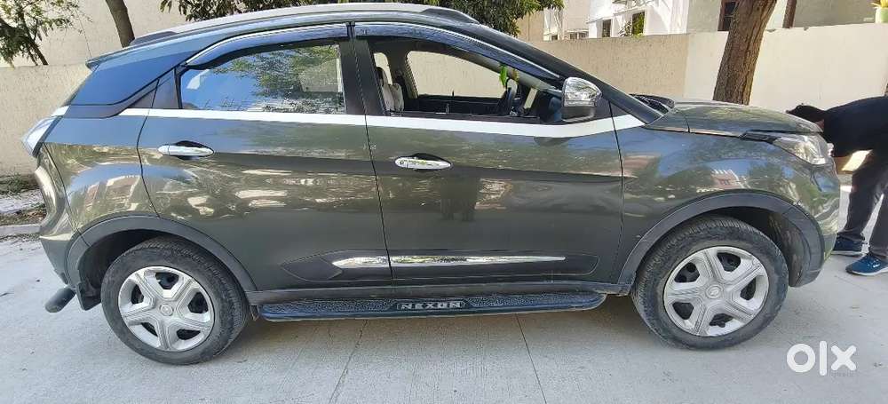 Tata Nexon Xma Sunroof(automatic)