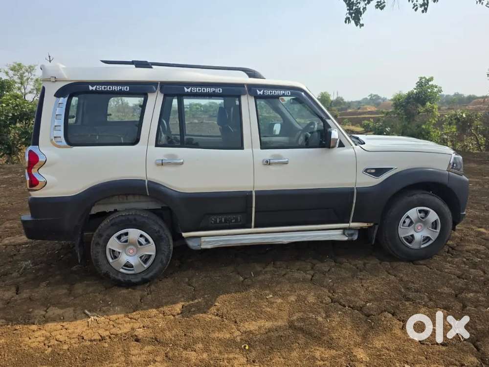 गाड़ी शोरूम कंडीशन में है ओरिजिनल गाड़ी ओरिजिनल पेंट