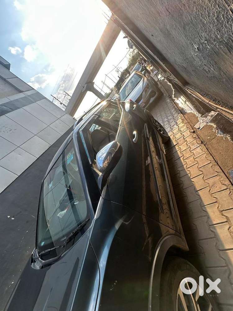 Mahindra Xuv300 2023 Petrol Well Maintained