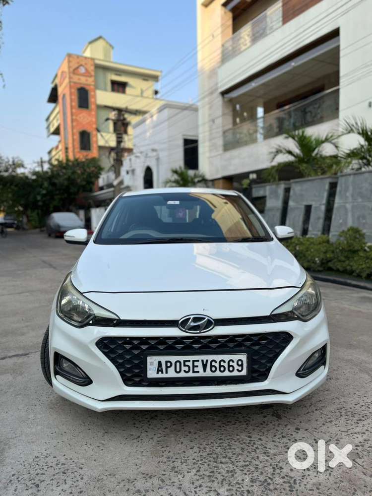 Hyundai I20 Sportz 1.4 At Vtvt, 2018, Petrol