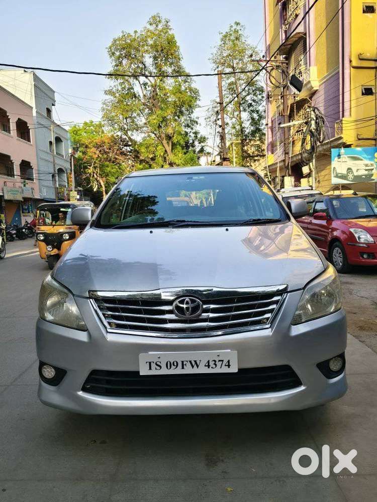 Toyota Innova 2.5 G (diesel) 8 Seater, 2013, Diesel