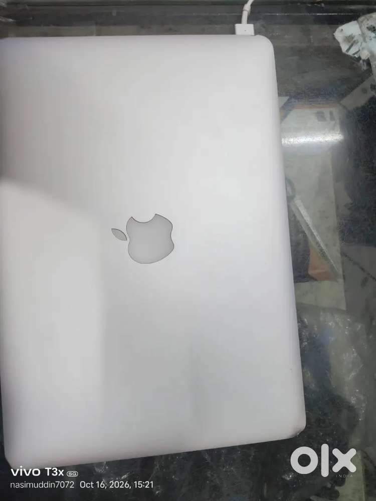Apple MacBook