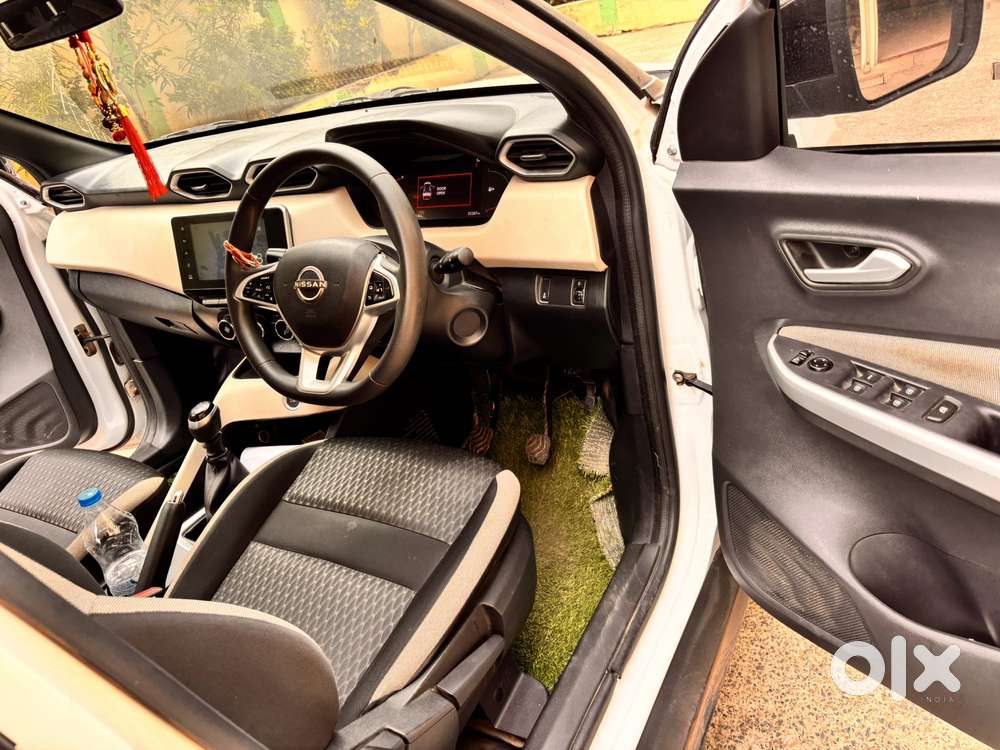 Nissan Magnite 1.0 Xv Premium, 2025, Petrol