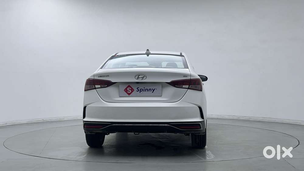 Hyundai Verna 1.5 Sx Ivt, 2022, Petrol