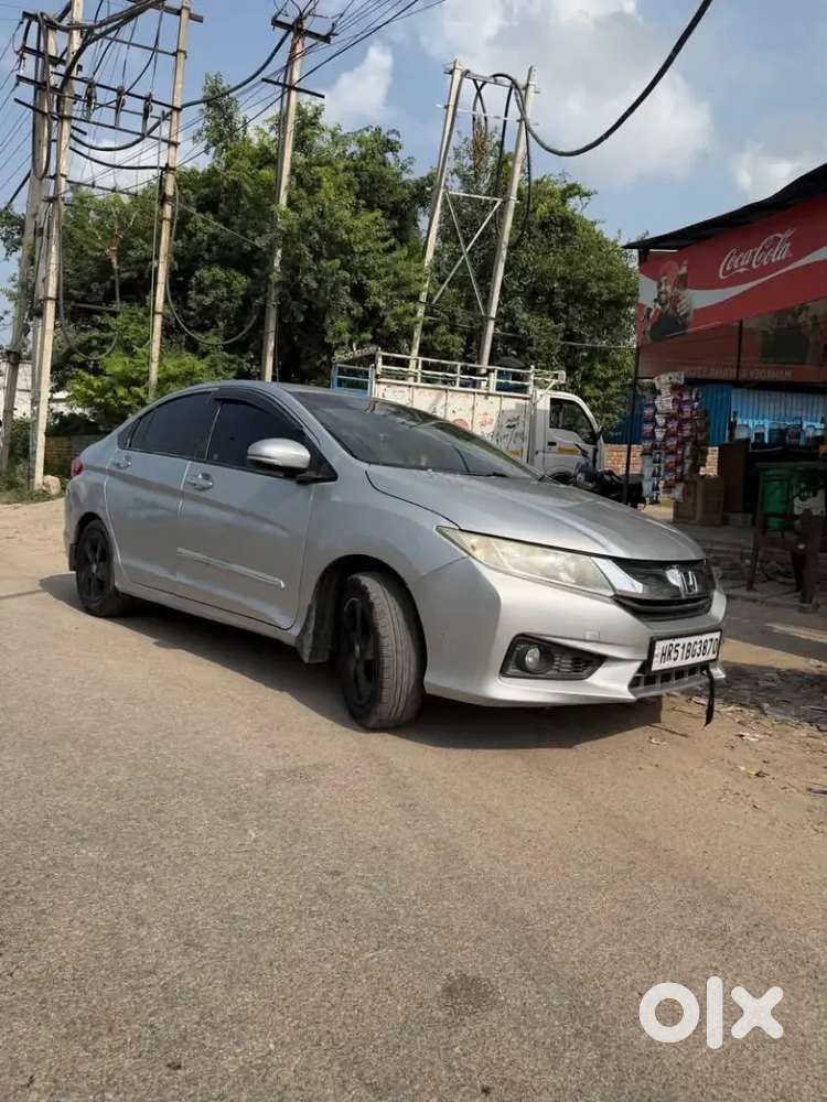 Both Keys ,non Accidental,smooth Driven Car,single Handed