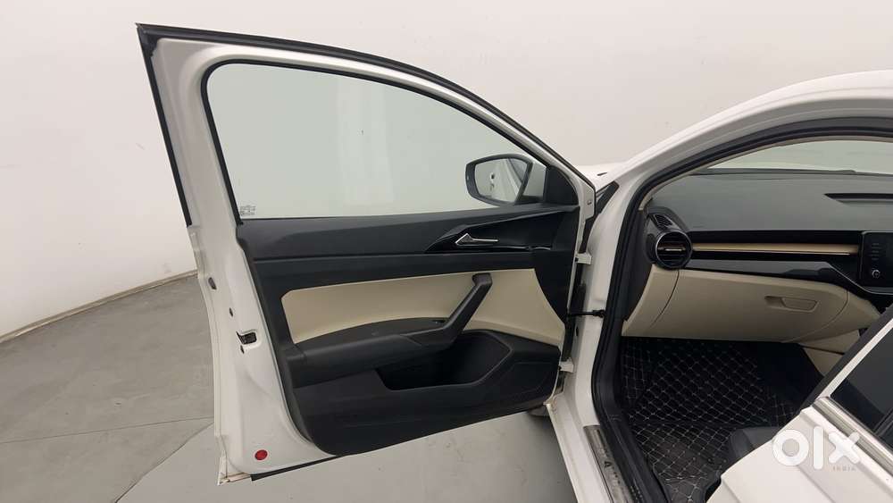 Skoda Slavia Style 1.0l Tsi At, 2023, Petrol