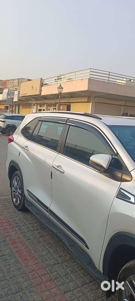 Innova Hycross