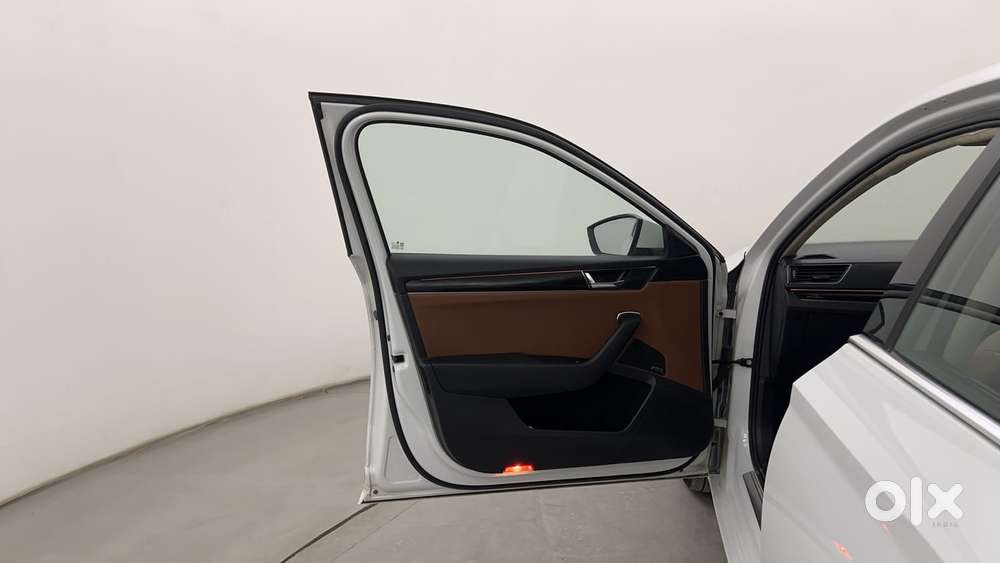 Skoda Superb L&k 1.8 Tsi At, 2023, Petrol