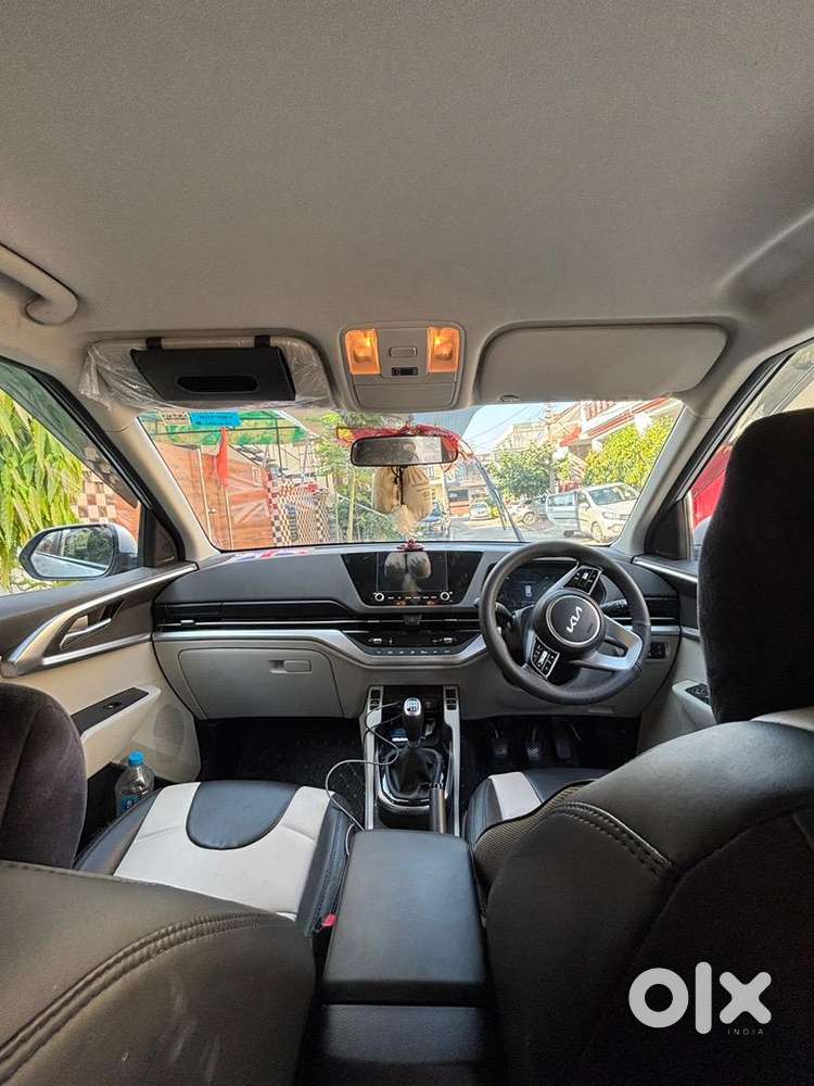 Kia Carens 2024 Petrol 14000 Km Driven