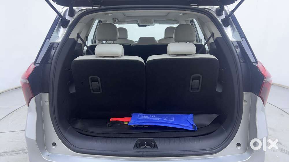 Mahindra Xuv700 2.0 Ax 7 Petrol Mt Str, 2021, Petrol