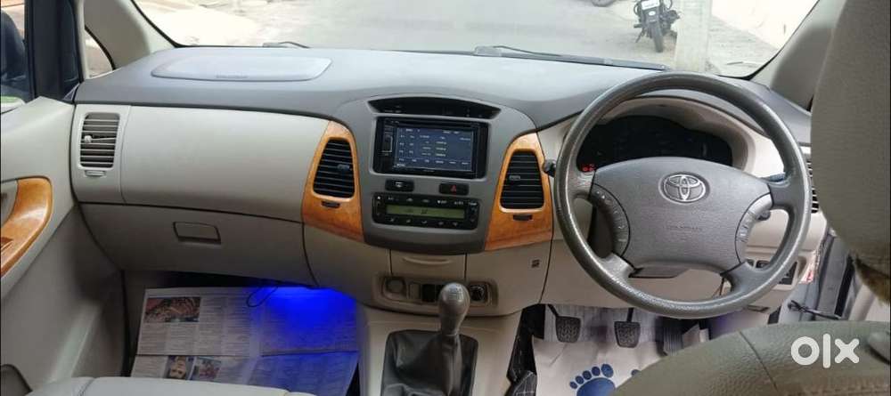 Toyota Innova 2004-2011 2.5 V Diesel 8-seater, 2011, Diesel