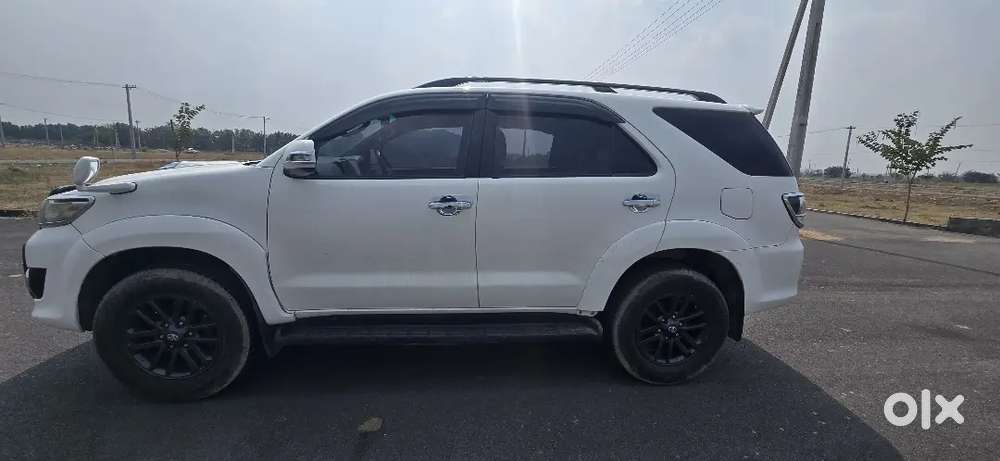 Toyota Fortuner 2015 Diesel 120000 Km Driven