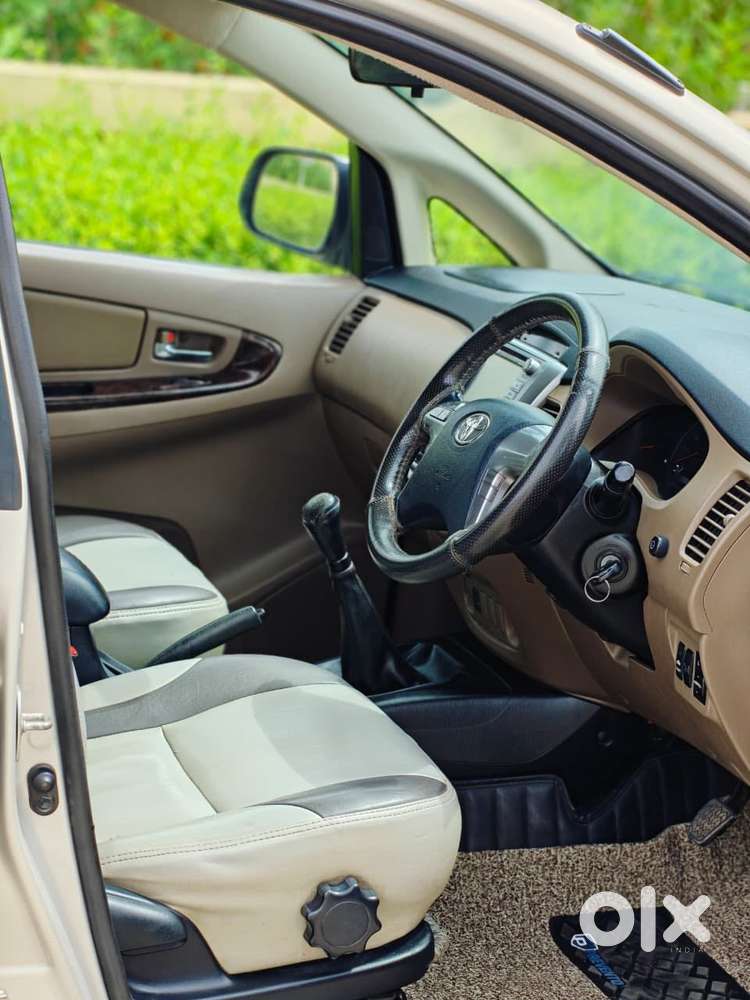 Toyota Innova 2.5 G (diesel) 7 Seater Bs Iv, 2015, Diesel