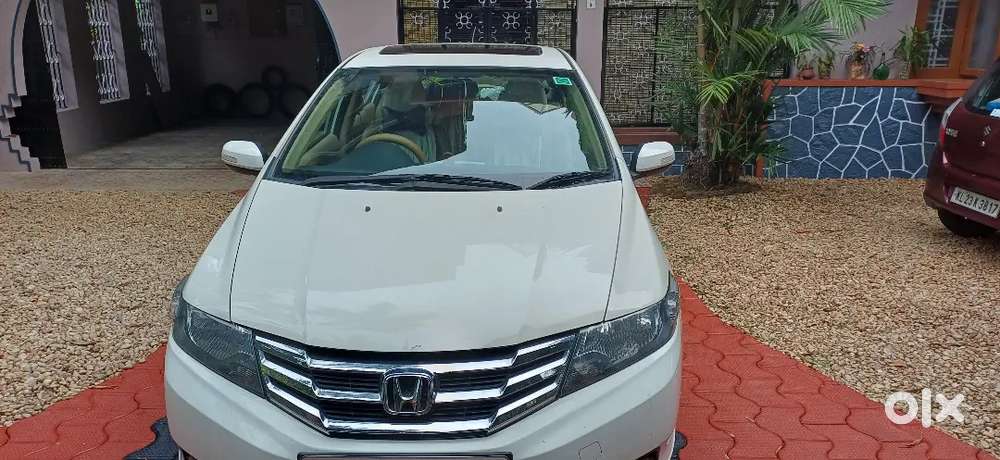 Honda City 2013 Sunroof At  Only 25k Km