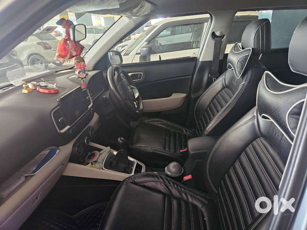 Hyundai Venue 2022 Petrol 27000 Km Driven
