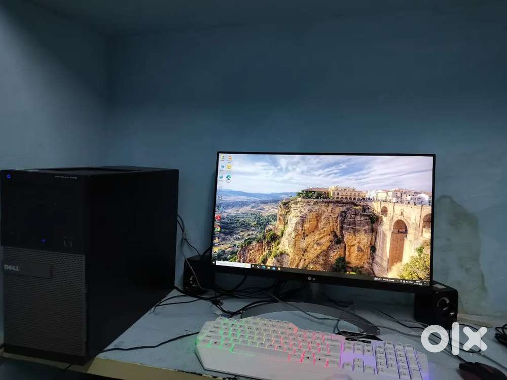 Dell desktop lg moniter 8gbram total 700gb