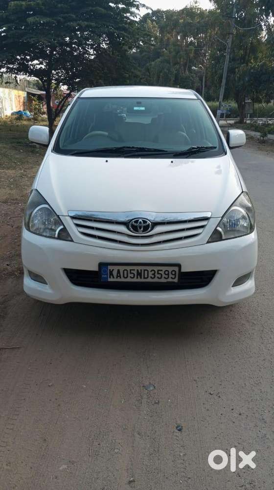 Toyota Innova 2.5 Vx 8 Seater Bs Iv, 2011, Diesel