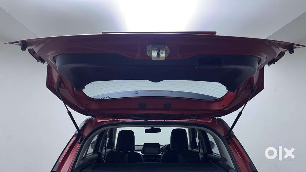 Maruti Suzuki Vitara Brezza 1.5 Zxi Plus At Dual Tone, 2022, Petrol