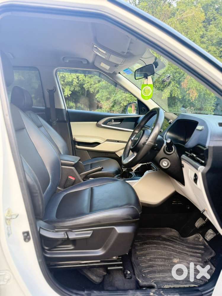 Kia Carens G 1.5 Premium Converted To Top 7 Seater Cng 2022