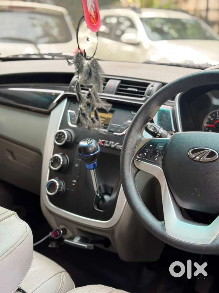 Mahindra Kuv 100 D75 K8 Dual Tone, 2016, Petrol