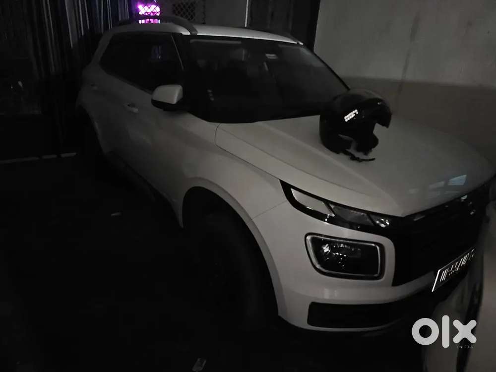 Hyundai Venue 2025 Petrol 14000 Km Driven