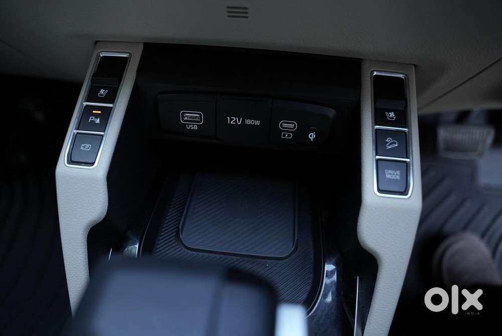 Kia Carens Clavis 2025 Petrol Well Maintained