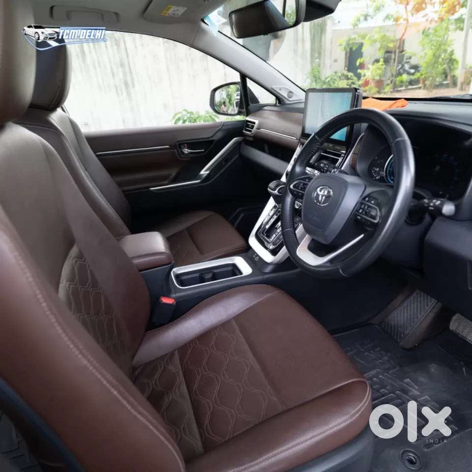 Toyota Innova Hycross 2.0 Zx Hybrid 7 Str, 2023, Petrol