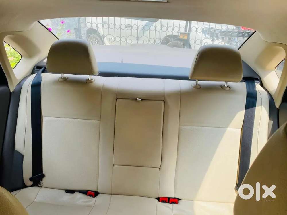 Volkswagen Vento 2013 1.6 Mt Highline Petrol