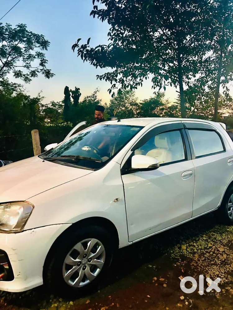 Brand New Condition 80 Percent Tyre Condition Top Model 2015 Model Vd