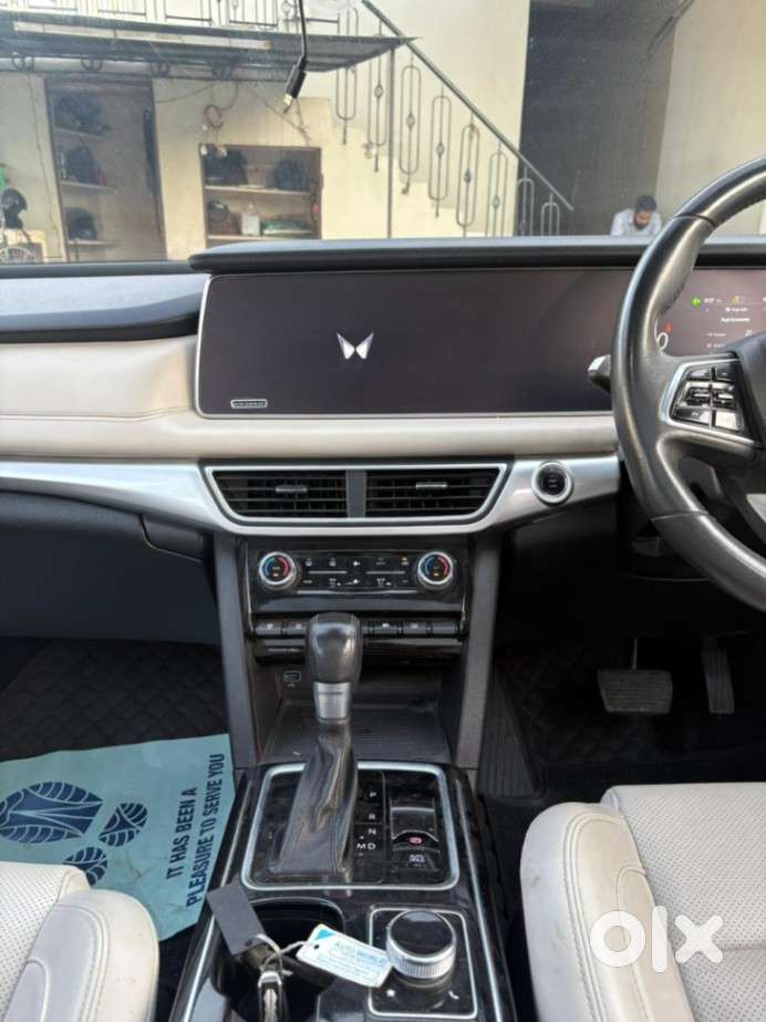 Mahindra Xuv700 2.0 Ax 7 Petrol At Luxury Pack Str, 2023, Petrol